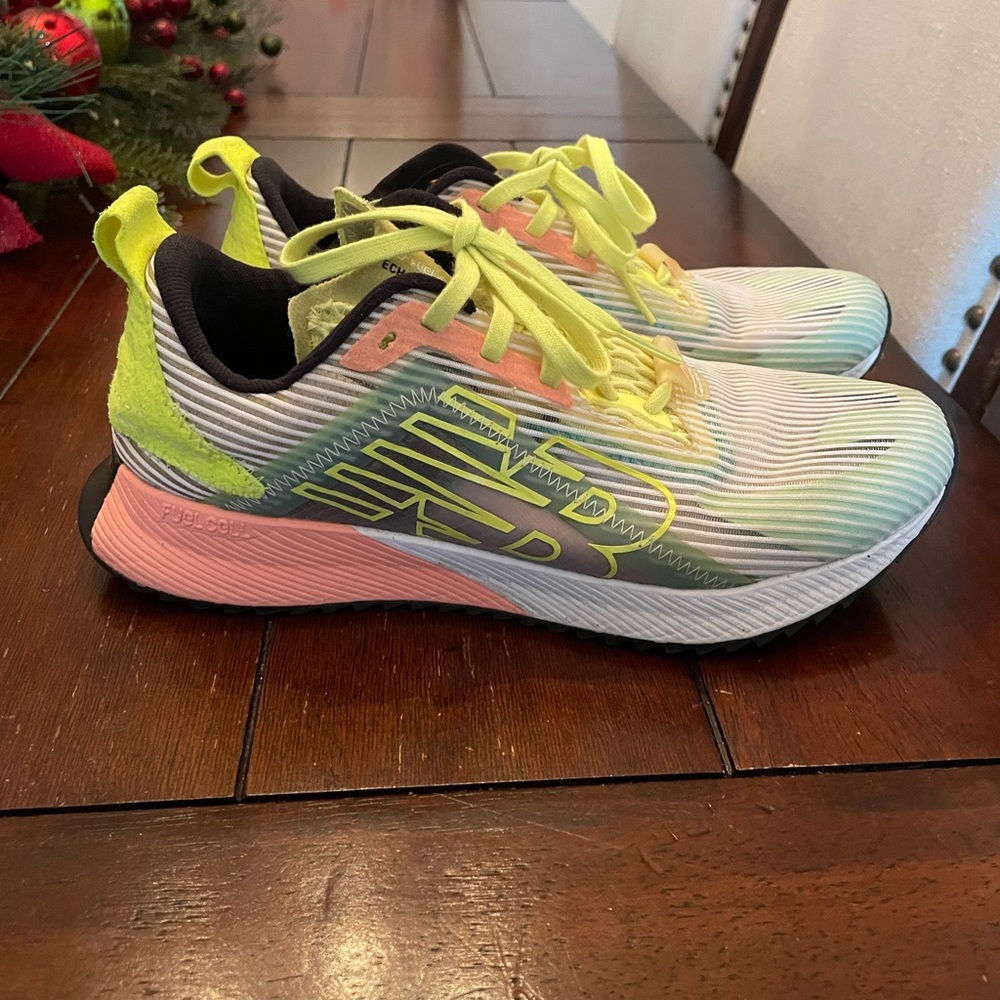 Adorable new balance fuel cell sneakers size 7